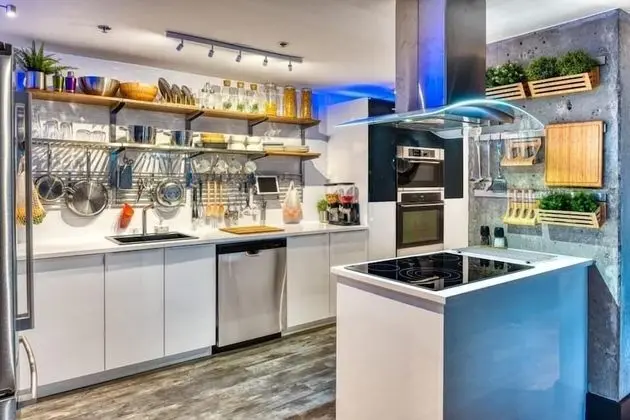 Spectacular Designer Loft Dtown Halifax - Mutfak