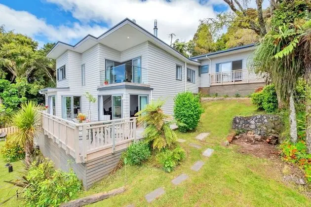 Spectacular Hilltop Retreat near Piha - Dış Mekan