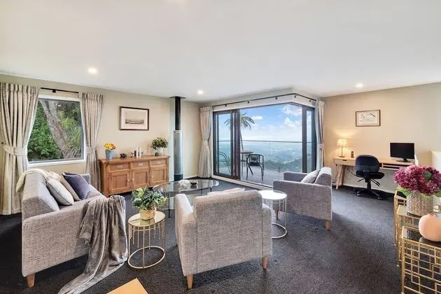 Spectacular Hilltop Retreat near Piha - Öne Çıkan Resim
