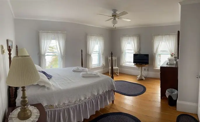 Spinneys Guesthouse & Beach Cottages