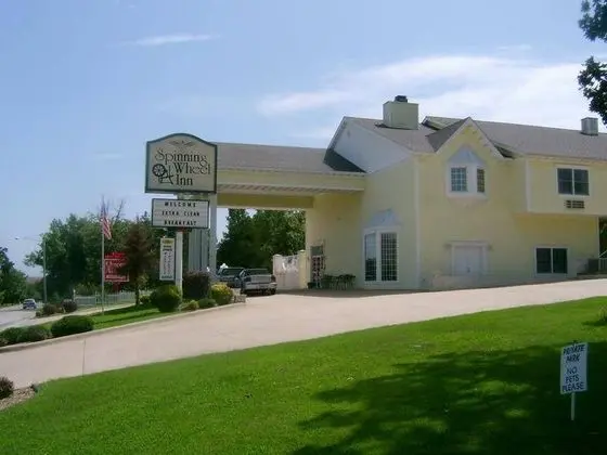 Spinning Wheel Inn Branson