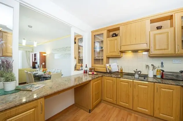 Spinola Bay Apartment by Getaways Malta - Mutfak