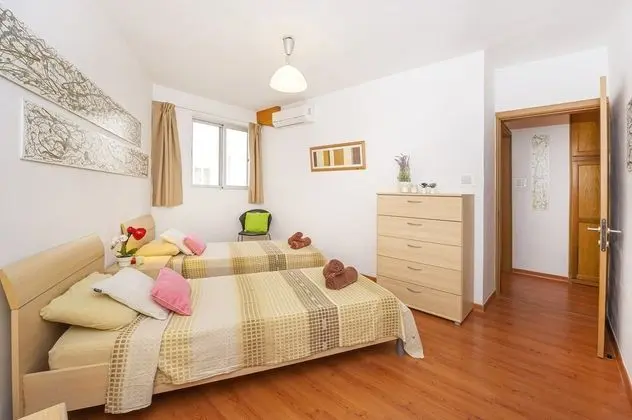 Spinola Bay Apartment by Getaways Malta - Oda