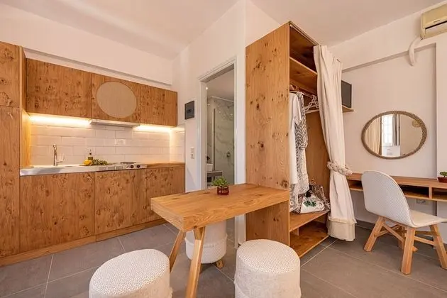 Spiros Family Apts - Oda
