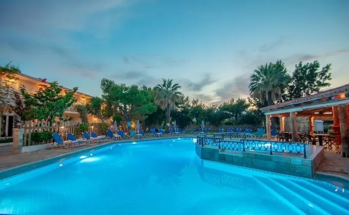 Splash Pool Bar