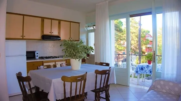 Splendid Apartment in Villa in a Great Location in Lignano Pineta by Beahost - Öne Çıkan Resim