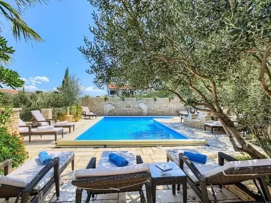 Splendid Apartment in Murter With Swimming Pool