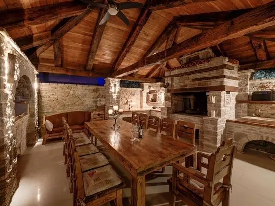 Splendid Apartment in Murter With Swimming Pool - Yerinde Yemek