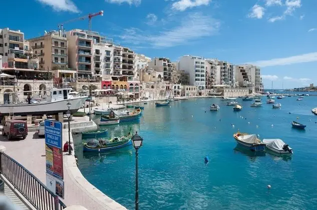 Splendid Apartment, Steps Away From the Sea