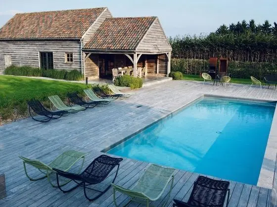 Splendid Castle in Perwez-haillot With Sun-loungers