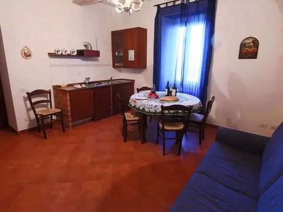 Splendid Farmhouse in Gualdo Cattaneo with Hot Tub - Oda Düzeni
