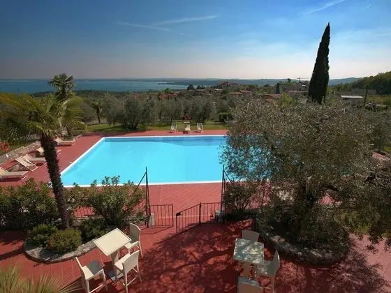 Splendid Holiday Home in Soiano del Lago With Furnished Patio