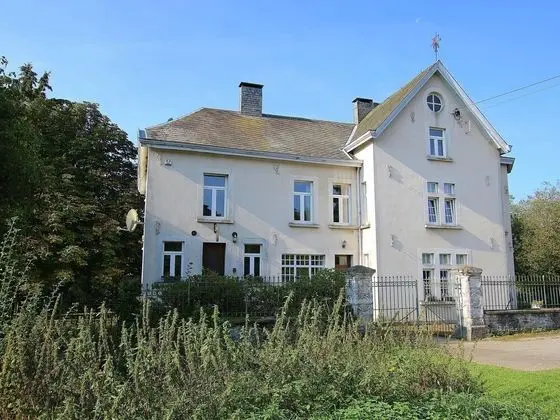 Splendid Mansion in Bastogne With Fenced Garden - Dış Mekan