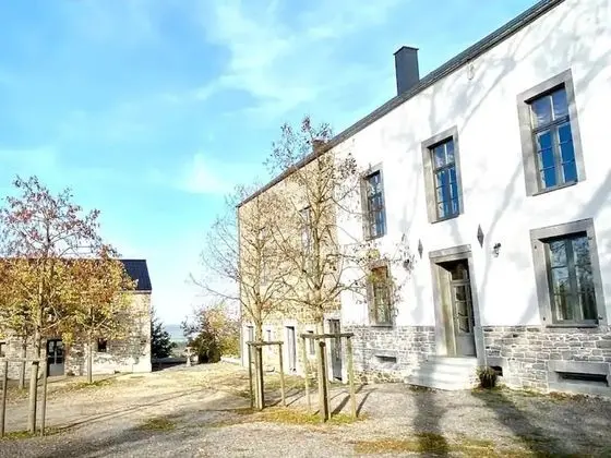 Splendid Mansion in Wancennes With Roofed Terrace