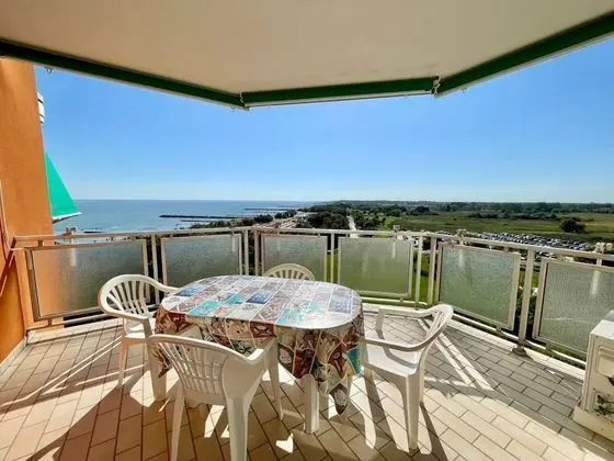 Splendid Penthouse on the sea for 4 People by Beahost Rentals