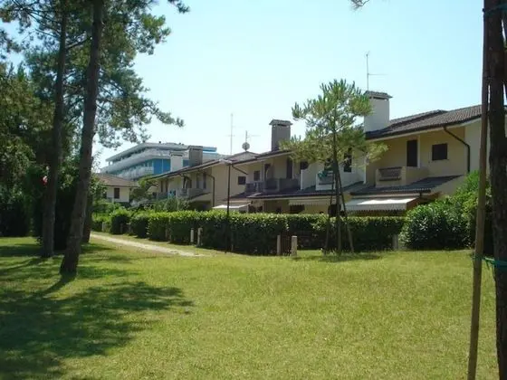 Splendid Terraced Villa With 6 Beds by Beahost Rentals