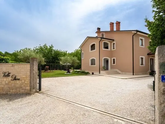 Splendid Villa in Vižinada with Hot Tub - Dış Mekan