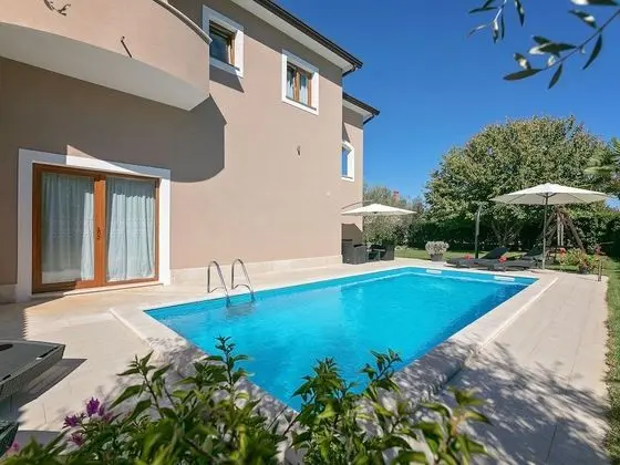 Splendid Villa in Vižinada with Hot Tub - Havuz