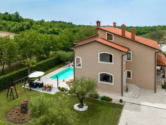 Splendid Villa in Vižinada with Hot Tub - Havuz