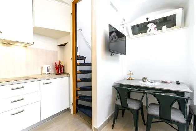 Split Apartments with Hotel Service - Mutfak