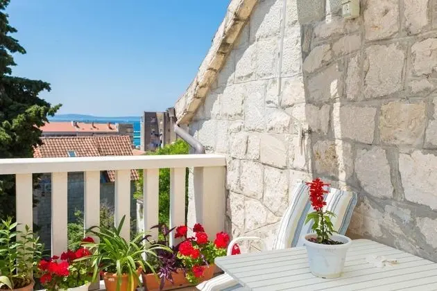 Split Center Suites