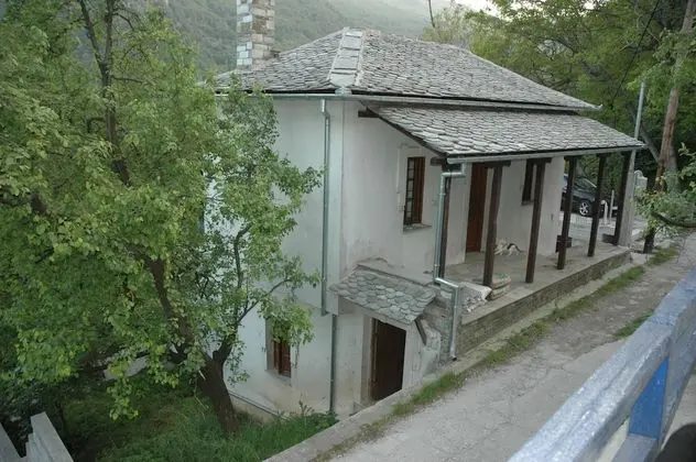 Split-level house in East Pelion - 1