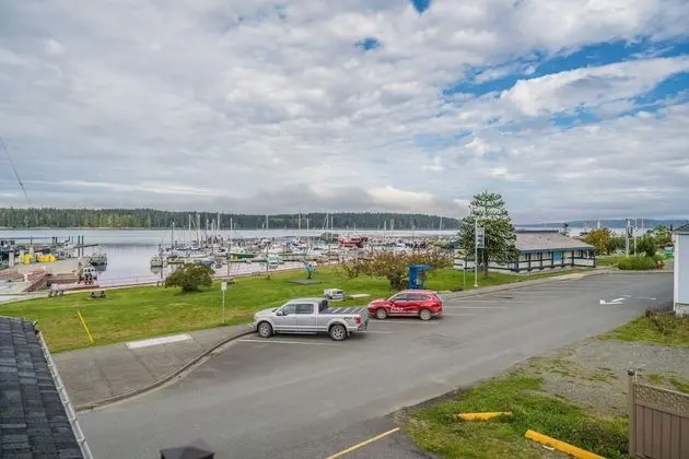 Sportsman's Inn on the Harbour Front