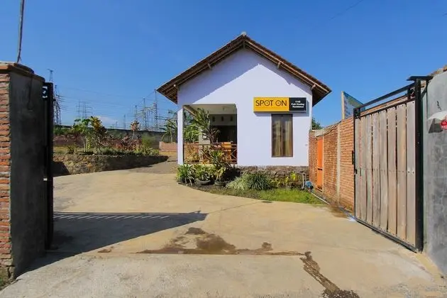 SPOT ON 1746 Putri Kuning Residence - Dış Mekan