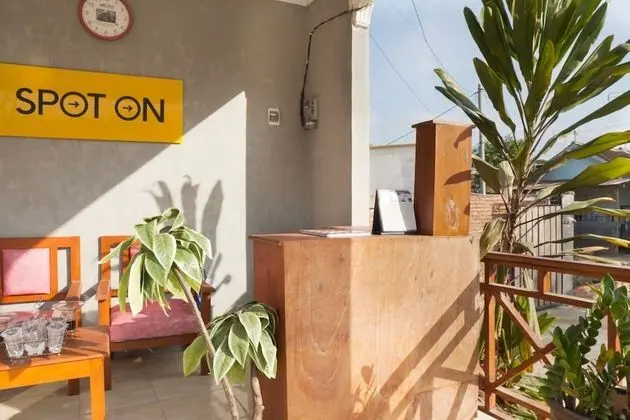 SPOT ON 1746 Putri Kuning Residence - Lobi
