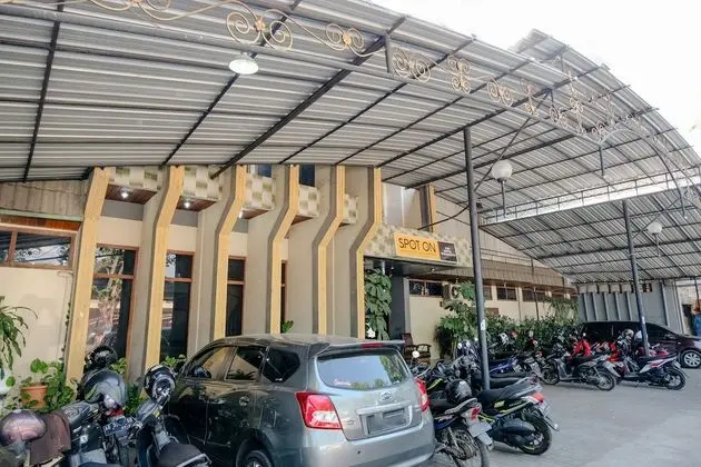 SPOT ON 1761 Hotel Dirgahayu