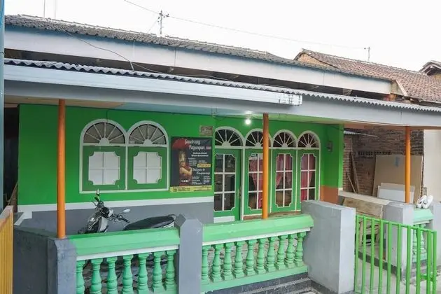 SPOT ON 1762 Gandrung Payungan Family Inn