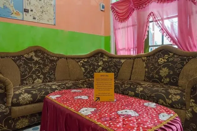 SPOT ON 1762 Gandrung Payungan Family Inn - Lobi