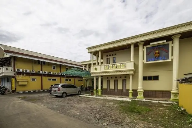 SPOT ON 1896 Hotel Mahkota Pantai - Dış Mekan