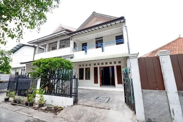 SPOT ON 1942 Asia Residence