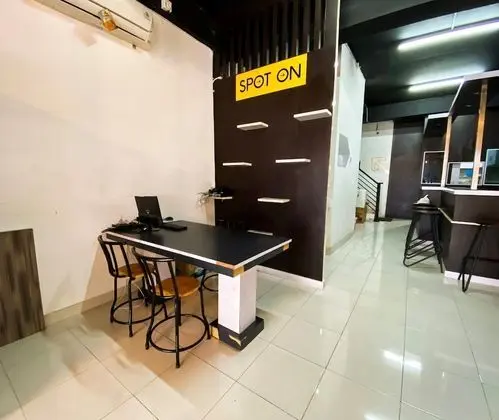 SPOT ON 2051 Sho Family Homestay & Resto - Lobi