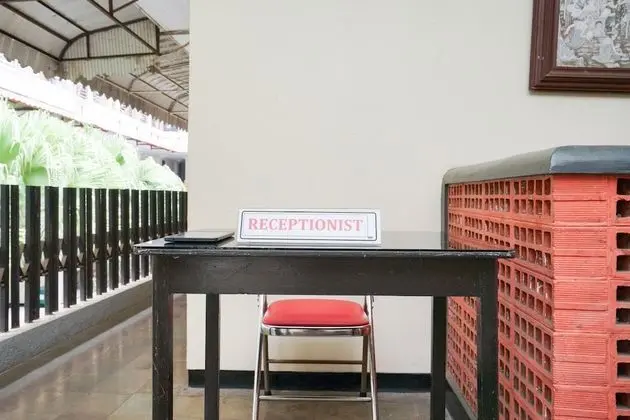 SPOT ON 2090 Ratna Backpacker Syariah - Lobi