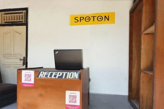 SPOT ON 2167 Creative Bungalow - Lobi