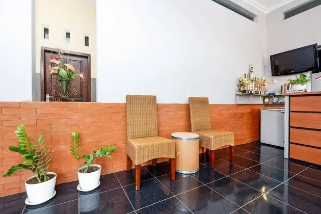 SPOT ON 2209 Solo Point Guest House Syariah - Lobi
