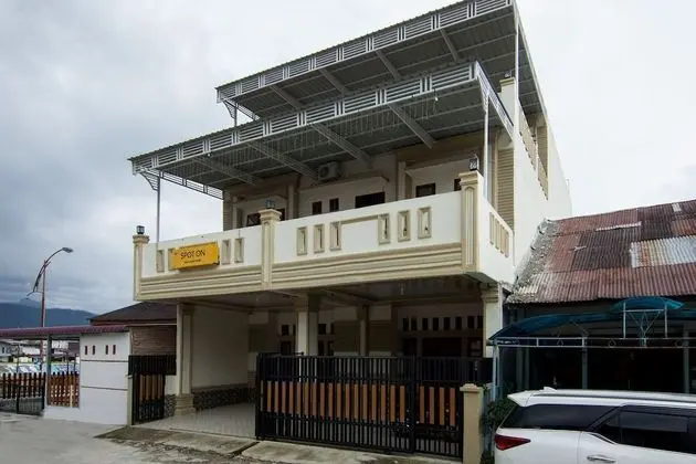 SPOT ON 2220 PINK'S Guest House
