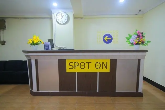 SPOT ON 2305 Andys Nur Penginapan - Lobi