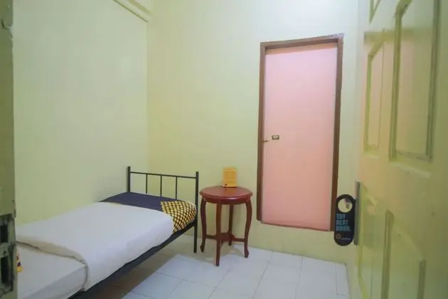 SPOT ON 2305 Andys Nur Penginapan - Oda