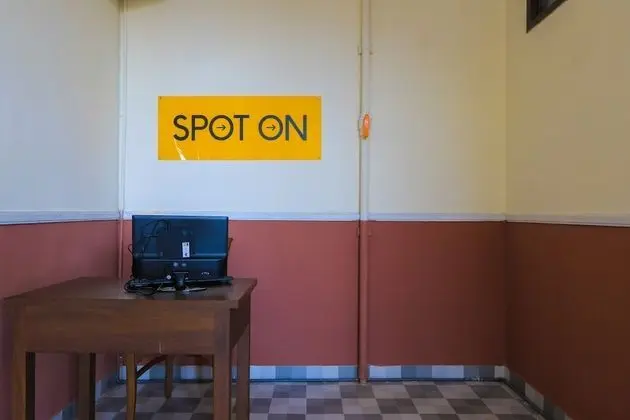 SPOT ON 2336 Beta Family Residence - Lobi