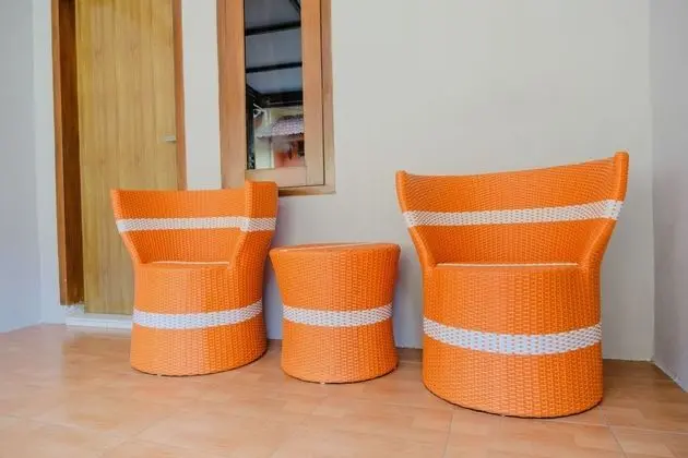 SPOT ON 2368 Dahlia Homestay Family - Lobi