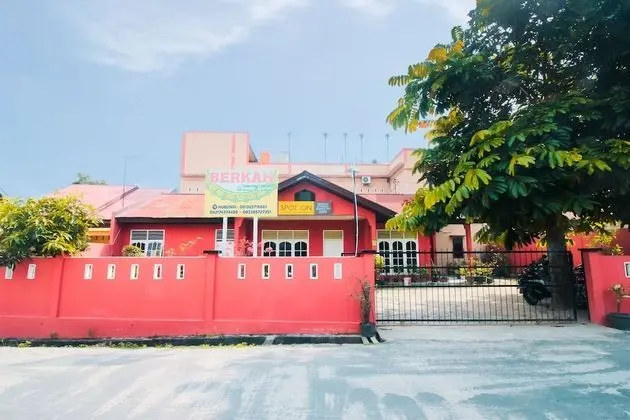 SPOT ON 2370 Berkah Homestay Syariah - Dış Mekan