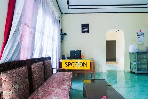 SPOT ON 2370 Berkah Homestay Syariah - Lobi