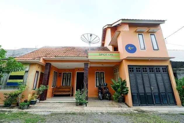 SPOT ON 2414 Homestay Potroyudan Syariah - Dış Mekan