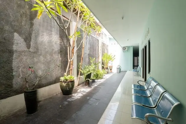 SPOT ON 2419 Rumah Nugraha Hotel Syariah - İç Mekan