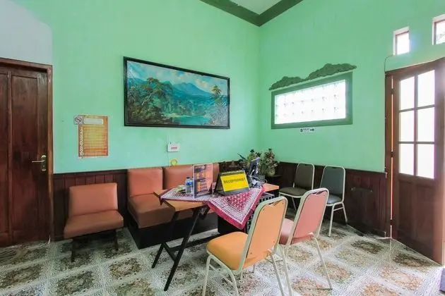 SPOT ON 2490 Griya Kencana Homestay - Lobi