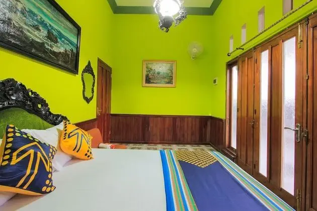 SPOT ON 2490 Griya Kencana Homestay - Oda