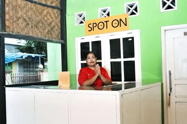SPOT ON 2501 Rendy Putra Malingping - Lobi